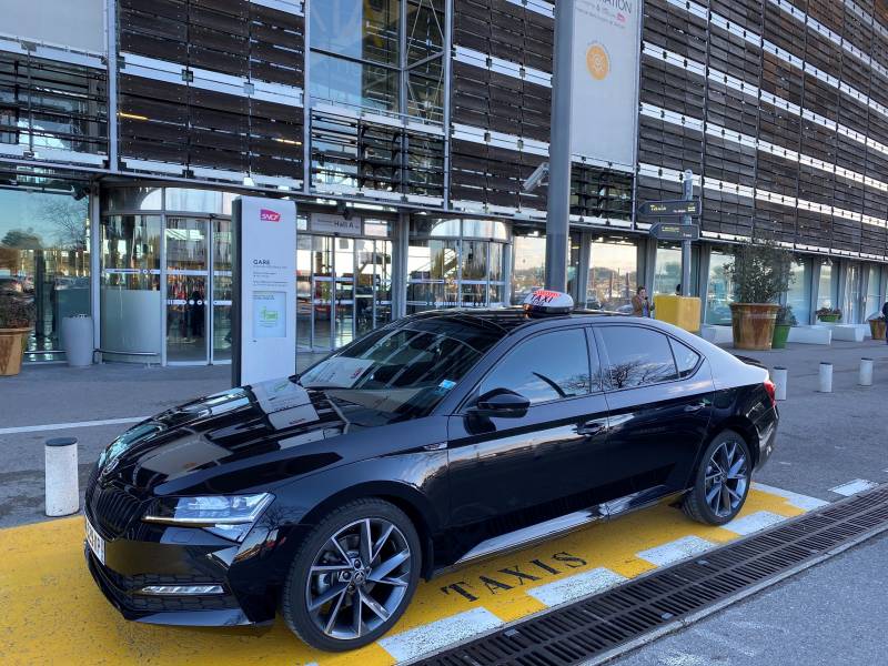 Taxi Istres Skoda noir